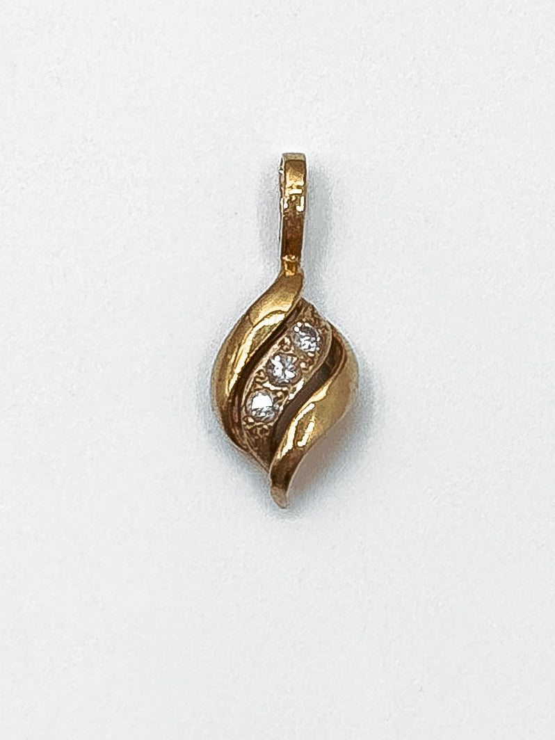 Swirl Diamonds Pendant